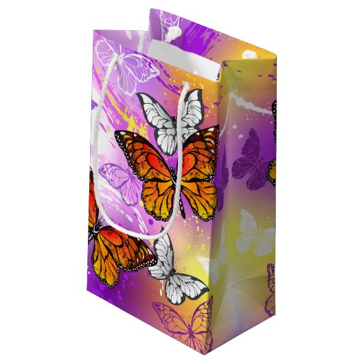 Monarch Butterflies on Purple Background Kleine Geschenktüte (Rückseite Schrägansicht)