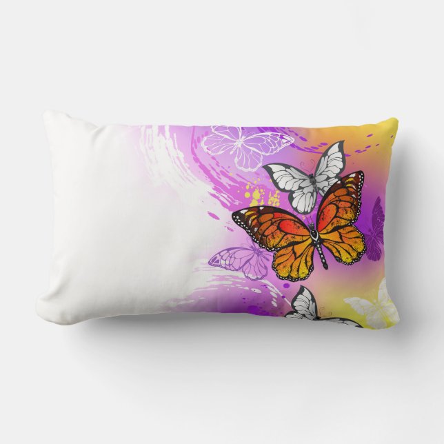 Monarch Butterflies on Purple Background Lendenkissen (Vorderseite)