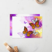 Monarch Butterflies on Purple Background Mitteilungskarte (Vorderseite/Rückseite Beispiel)