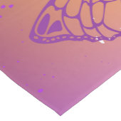 Monarch Butterflies on Purple Background Mittelgroßer Tischläufer (Ecke)