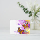 Monarch Butterflies on Purple Background Platzkarte (Stehend Vorderseite)