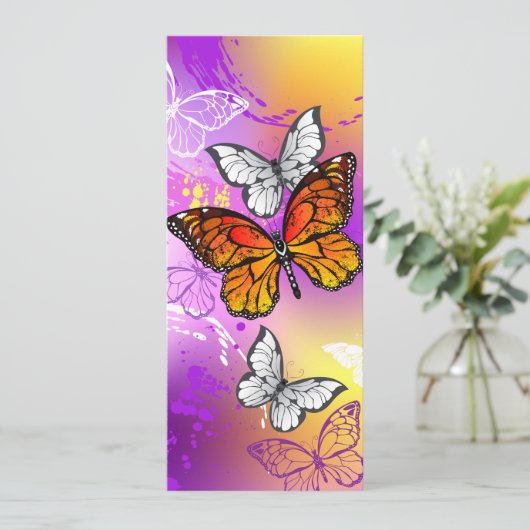 Monarch Butterflies on Purple Background Programm (Stehend Vorderseite)