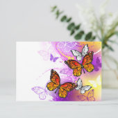 Monarch Butterflies on Purple Background RSVP Karte (Stehend Vorderseite)