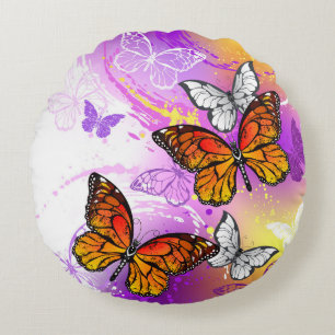 Monarch Butterflies on Purple Background Rundes Kissen