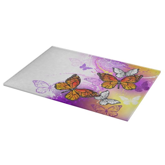 Monarch Butterflies on Purple Background Schneidebrett (Ecke)