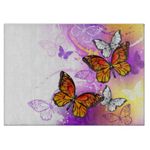 Monarch Butterflies on Purple Background Schneidebrett