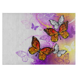 Monarch Butterflies on Purple Background Schneidebrett