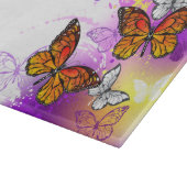 Monarch Butterflies on Purple Background Schneidebrett (Ecke)