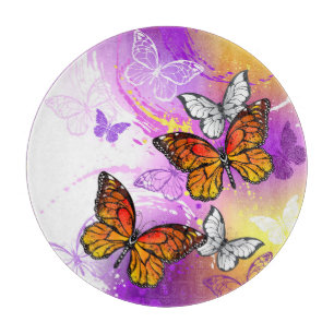Monarch Butterflies on Purple Background Schneidebrett