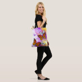 Monarch Butterflies on Purple Background Tasche (Am Model)