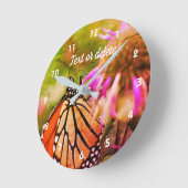 Monarch Butterfly Auf Blume Abstrakt Personalisier Runde Wanduhr (Winkel)