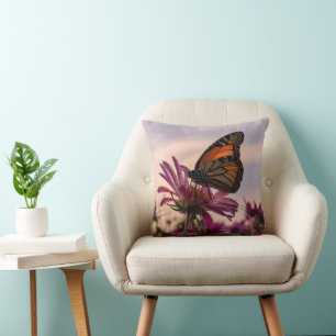 Monarch Butterfly auf Blume Kissen