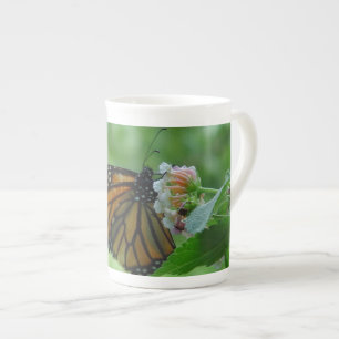 Monarch Butterfly auf Blume Knochen-China-Tasse Porzellantasse