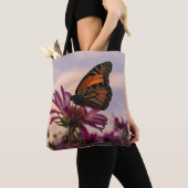 Monarch Butterfly auf Blume Tasche (Von Nahem)