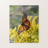 Monarch Butterfly auf dem Goldenrod Puzzle (Vertikal)