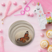 Monarch Butterfly auf dem Stein im Zen-Garten Pappteller (Party)