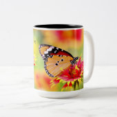 Monarch Butterfly auf der Blume Rot und Gelb Zweifarbige Tasse (VorderseiteRechts)