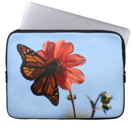 Monarch Butterfly auf einem Dahlia Laptopschutzhülle