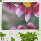 Monarch Butterfly auf Hot Pink Dahlia Blume Foto Geschirrtuch (Gefaltet)