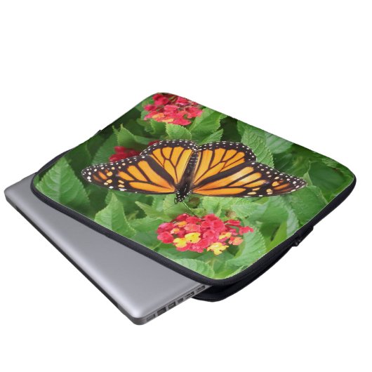 Monarch Butterfly auf Lantana Laptopschutzhülle (Vorne Knopf)