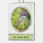 Monarch Butterfly auf Lila Schmetterling Bush Banner-Ornament Silber (Links)