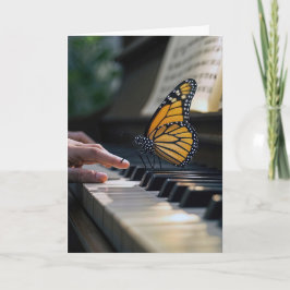 Monarch Butterfly auf Piano-Tastatur Karte