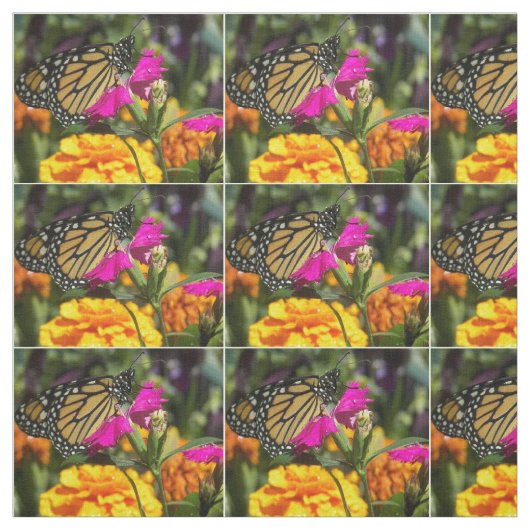 Monarch Butterfly auf Rosa Stoff (Muster)