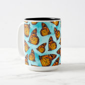 Monarch Butterfly Illustration über Wolken Zweifarbige Tasse (Vorderseite Links)