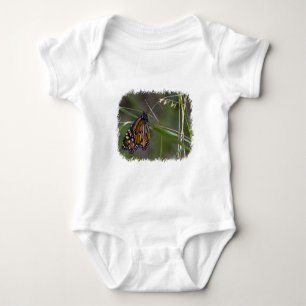 Monarch Butterfly im Gras Baby Strampler