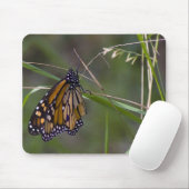 Monarch Butterfly im Gras Mousepad (Mit Mouse)