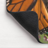 Monarch Butterfly-Männchen auf Sumpf-Milkweed Mousepad (Ecke)