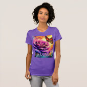 Monarch Butterfly on Rose at Sunset Personalized T-Shirt (Vorne ganz)
