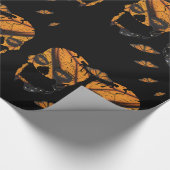 Monarch Butterfly Skulls Schwarzes Halloween Geschenkpapier (Ecke)