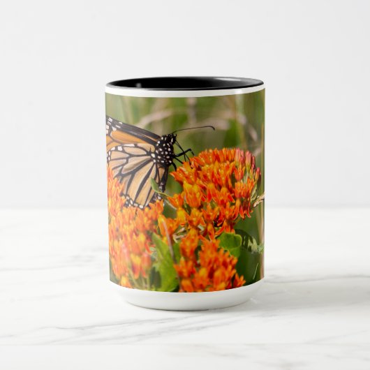 Monarch Butterfly Tasse, Schmetterling auf Milchkw Tasse (Zentrum)