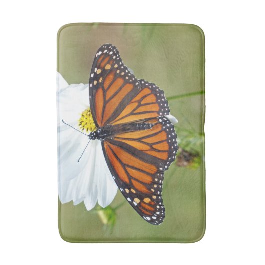 Monarch Butterfly über den Kosmos Badematte (Vorderseite Vertikal)