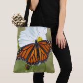 Monarch Butterfly über den Kosmos Tasche (Von Nahem)