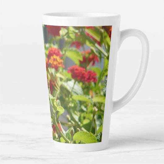 Monarch Butterfly über den Roten Schmetterling Bus Milchtasse (Rechts)