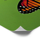 Monarch Butterfly und Blume auf dem grünen Platz Poster (Ecke)