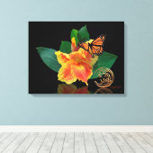 Monarch Butterfly und Canna Lily auf Leinwand (Insitu (Holzboden))