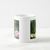 Monarch-Schmetterling auf Lantana-Blume Kaffeetasse (Mittel)