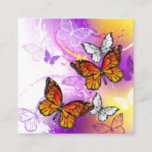 Monarch-Schmetterlinge auf violettem Hintergrund Rabattkarte