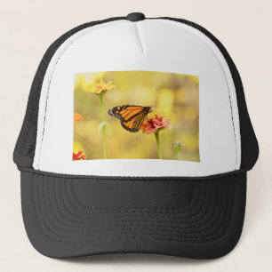 Monarchfalter auf Zinnia Truckerkappe