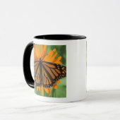 Monarchfalter (Danaus plexippus) auf Topf Tasse (Vorderseite Links)