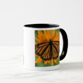 Monarchfalter (Danaus plexippus) auf Topf Tasse (VorderseiteRechts)