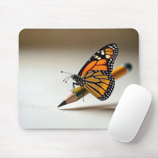 Monarchfalter ruht auf einem Bleistift Mousepad (Mit Mouse)