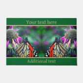 Monarchschmetterling auf Blume Nah Personalisiert Fußmatte (Vorderseite)
