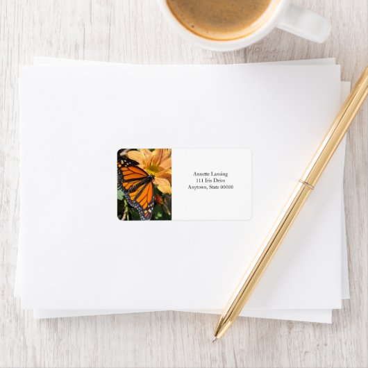 Monarchschmetterling auf Chrysanthemum-Blume Adressaufkleber (Insitu)