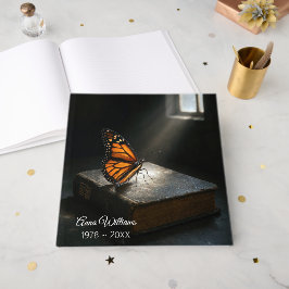 Monarchschmetterling auf einer Heiligen Bibel Gästebuch