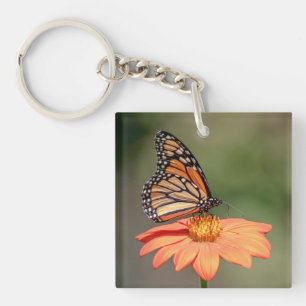 Monarchschmetterling auf einer orangen Blume Schlüsselanhänger