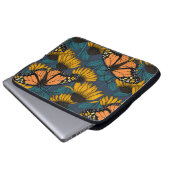 Monarchschmetterling auf gelben Konfektoren Laptopschutzhülle (Vorne Knopf)